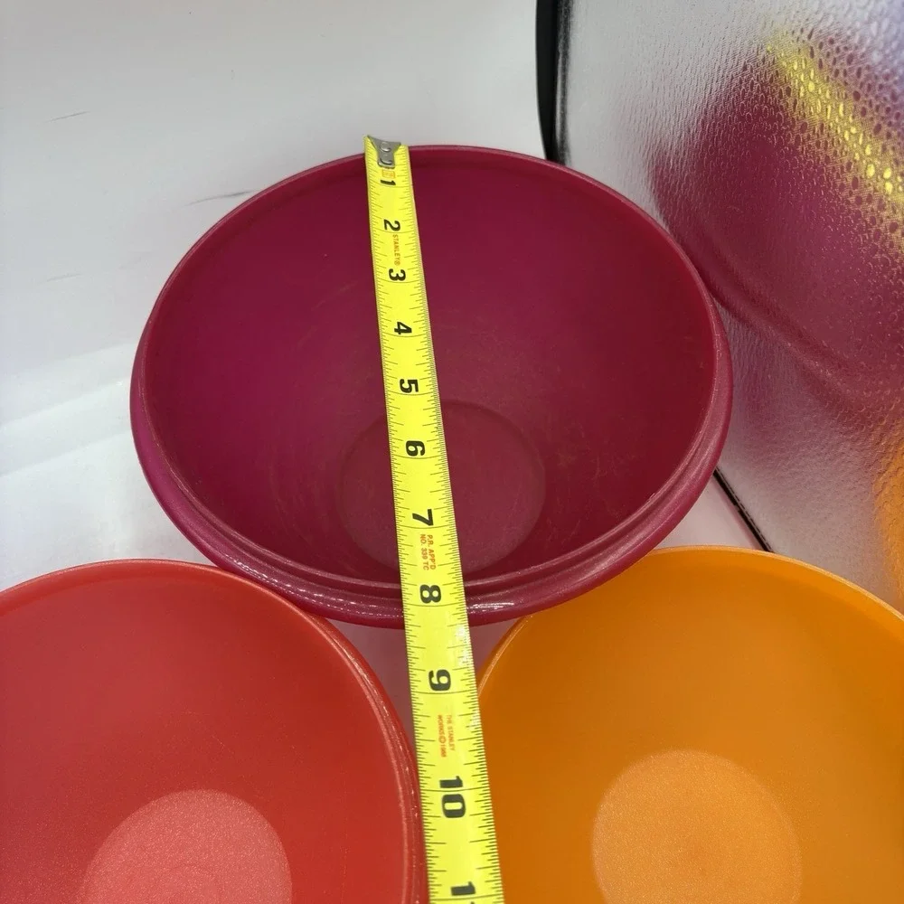 Tupperware Wonderlier Bowls w Seal Lids Nesting Modern Set of 5